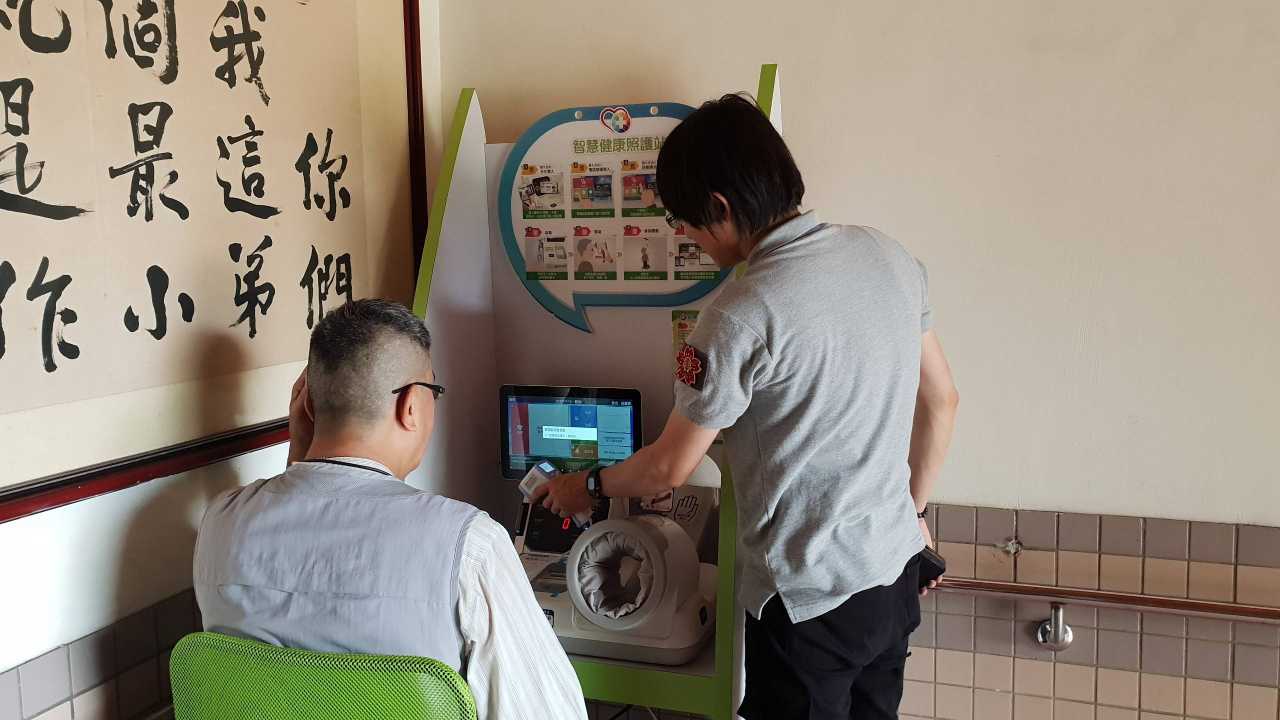 屏東基教勝利之家-智慧健康照護站，經常性手寫項目數位化，降低行政作業處理率40%